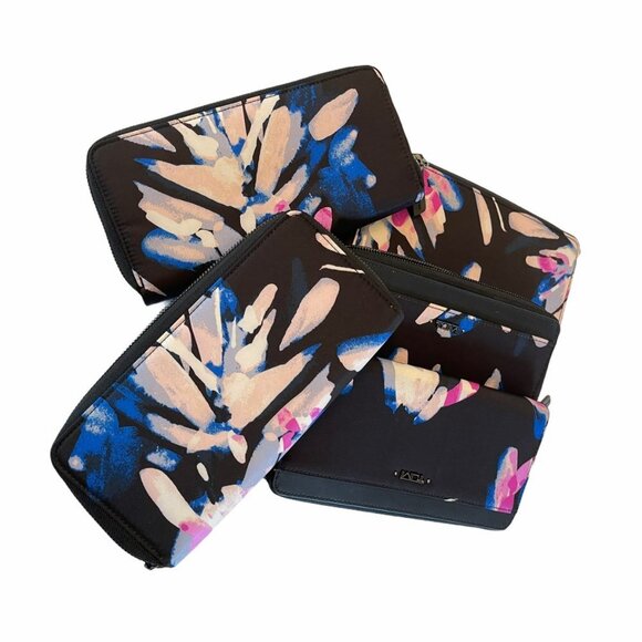 Tumi Himalayan Print  Women's Zip Around Wallet - Picture 9 of 11